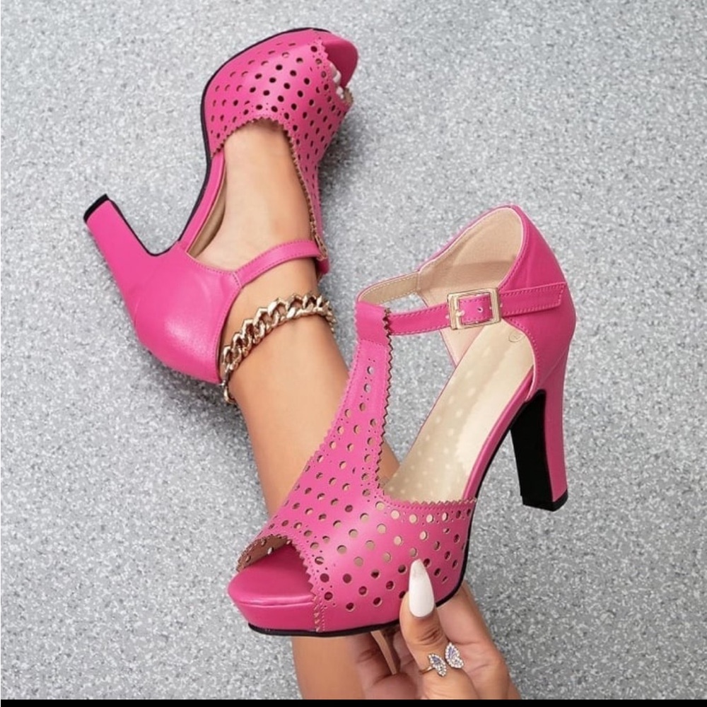 Brand new. Heeled Sandals  size 10 (41) but fit like 10.5 or 11